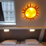 Corner House Отель *