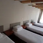 Corner House Отель *