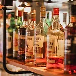 Corner House Отель