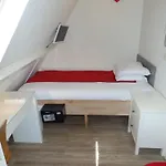 Corner House Szálloda *