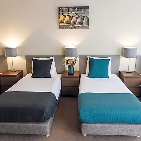 Corner House Hotel *