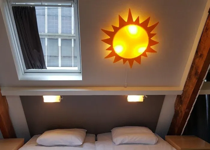 Corner House Hotel *