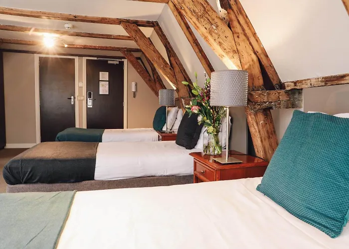 Corner House Hotel *