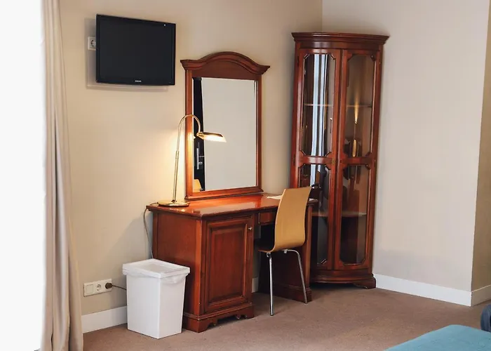 Corner House Hotel *